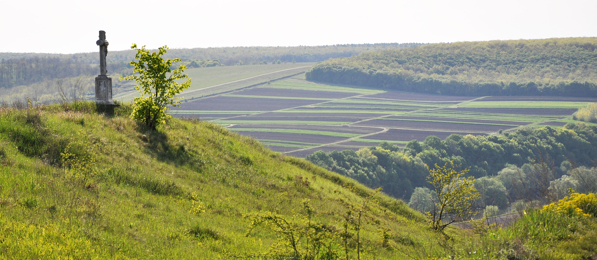 Памятний хрест на найвищій точці