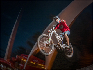 Політ під аркою