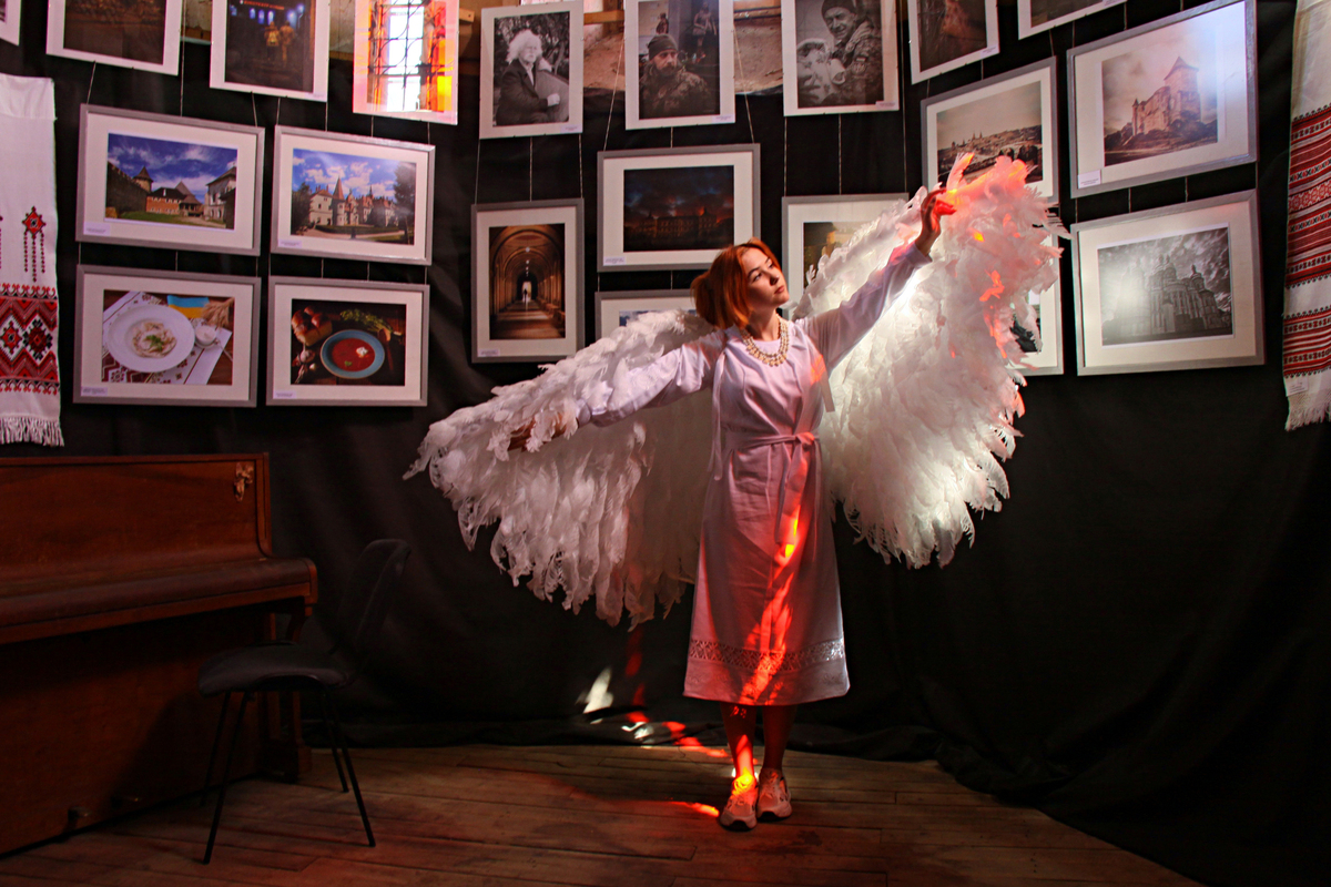 Янголи на виставці