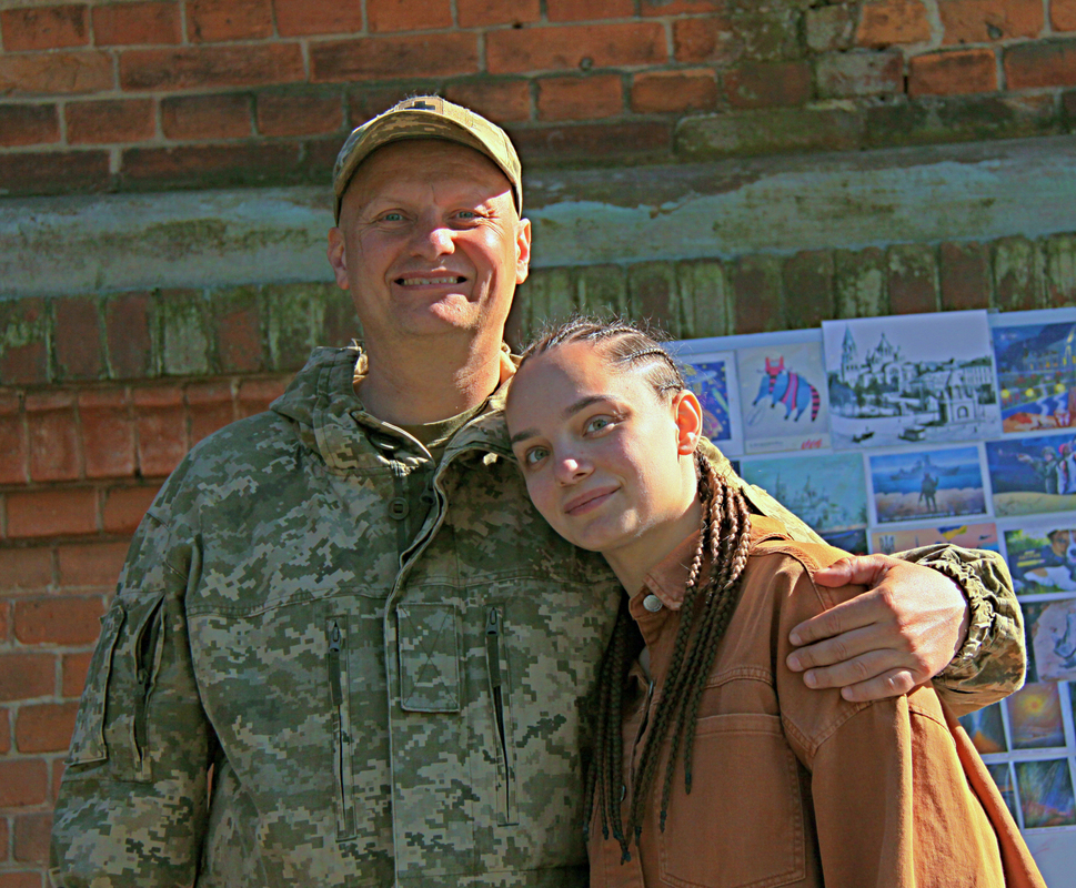 Надійне татове плече