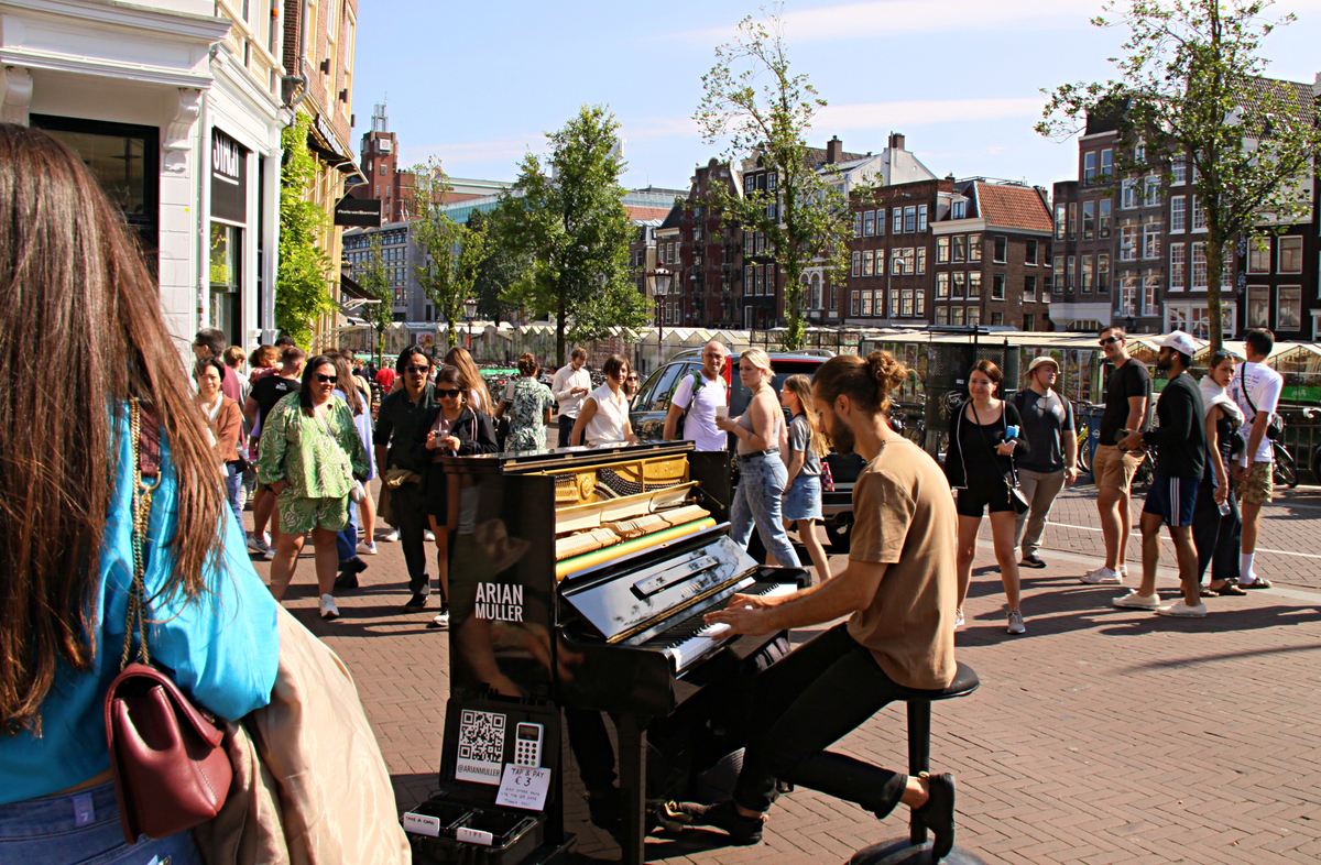 Там, де немає війни...