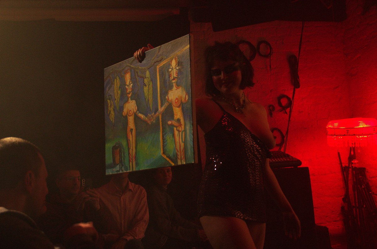 Вернісаж (моделі представляють картини художника) (арт простір Doors)