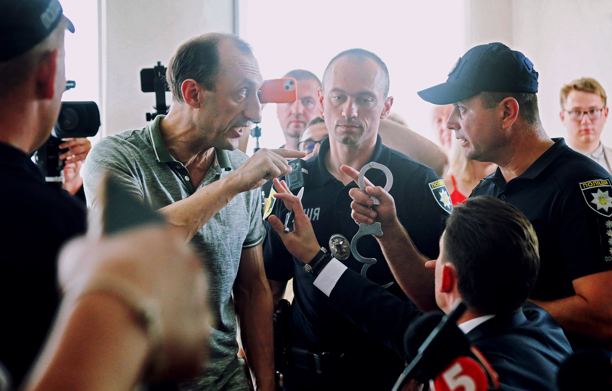 Суперечка в суді.