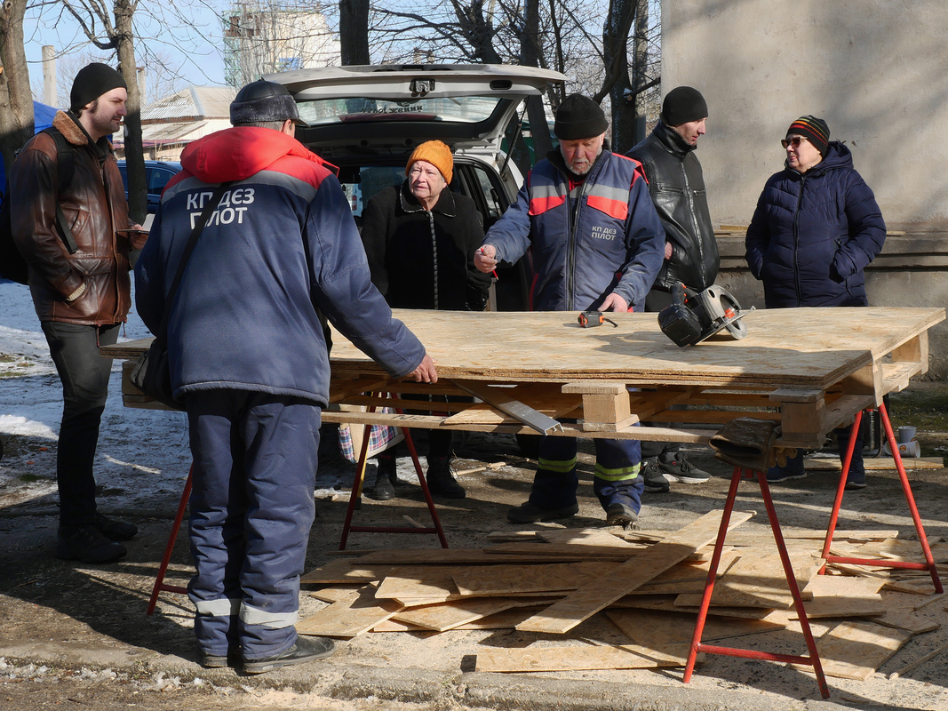 Комунальники надають допомогу постраждалим