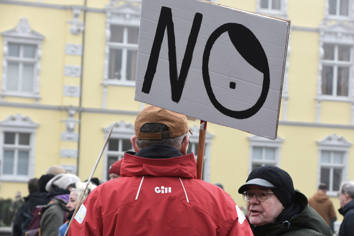 Протести проти ультраправих