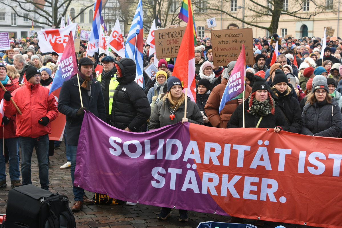 Протести проти ультраправих