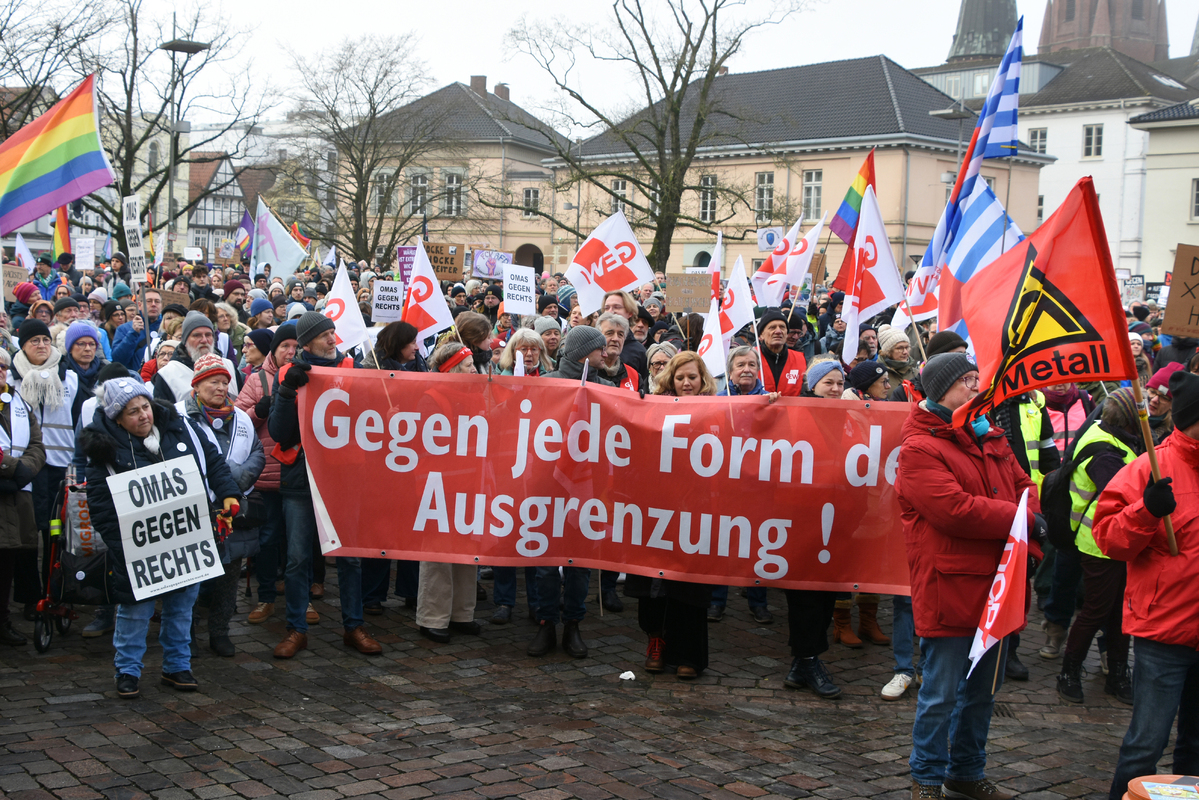 Протести проти ультраправих