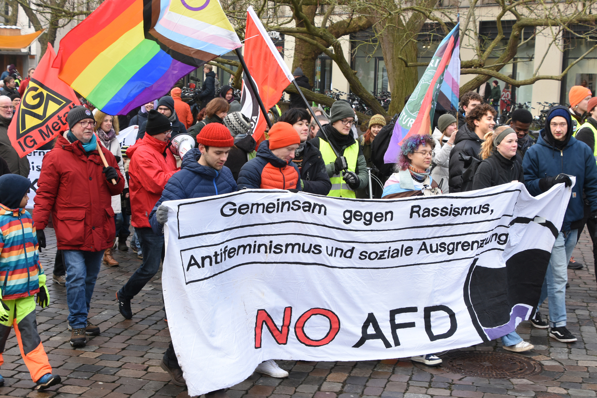 Протести проти ультраправих