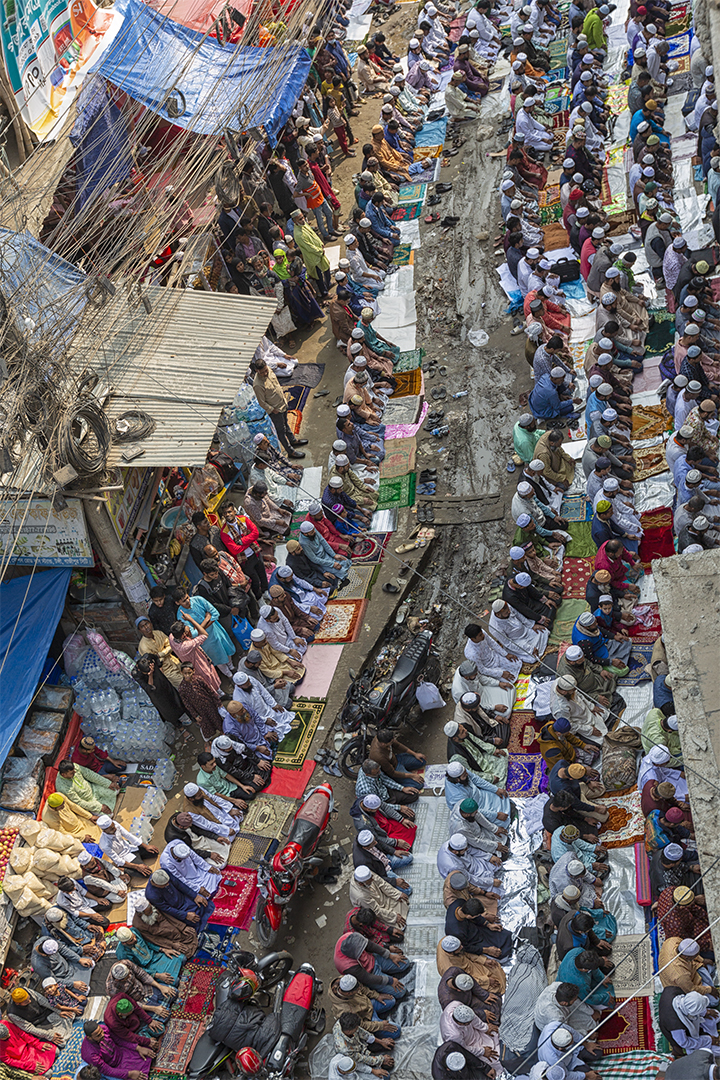 praying near the pridge