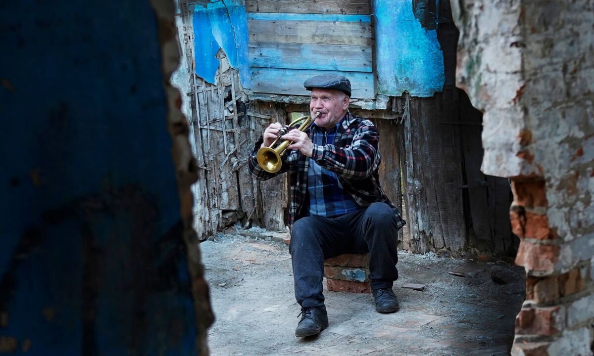 80-річний волонтер Володимир Качур