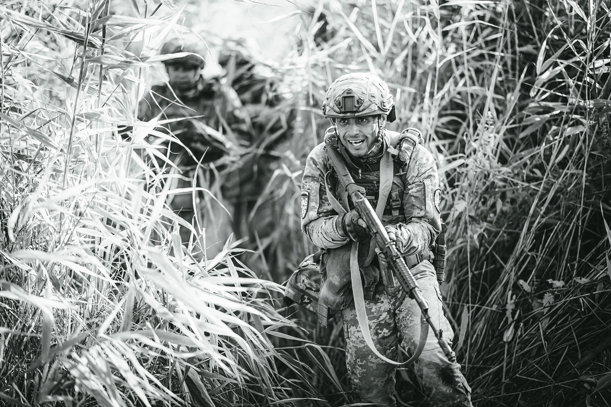 Подолання болота. 53 ОМБр. Авдіївський напрямок. Серпень 2023.