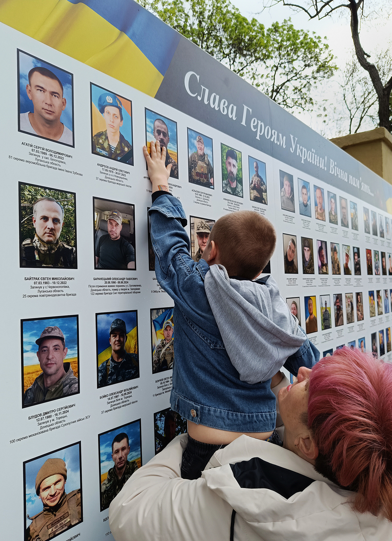 Стіна Вшанування, відкриття стенду 6