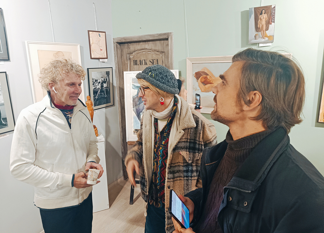 Виставка НЮ. Діалог глядачів із моделлю