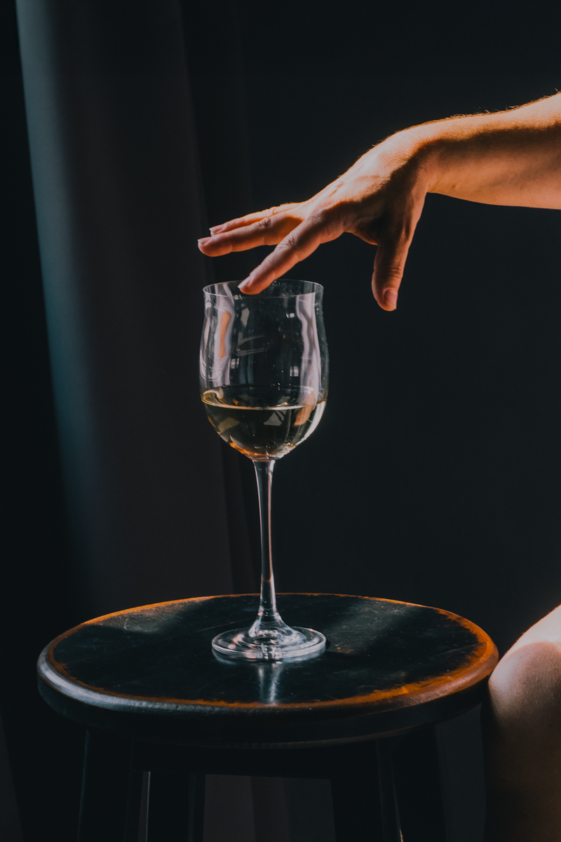 Дівчина і вино 2