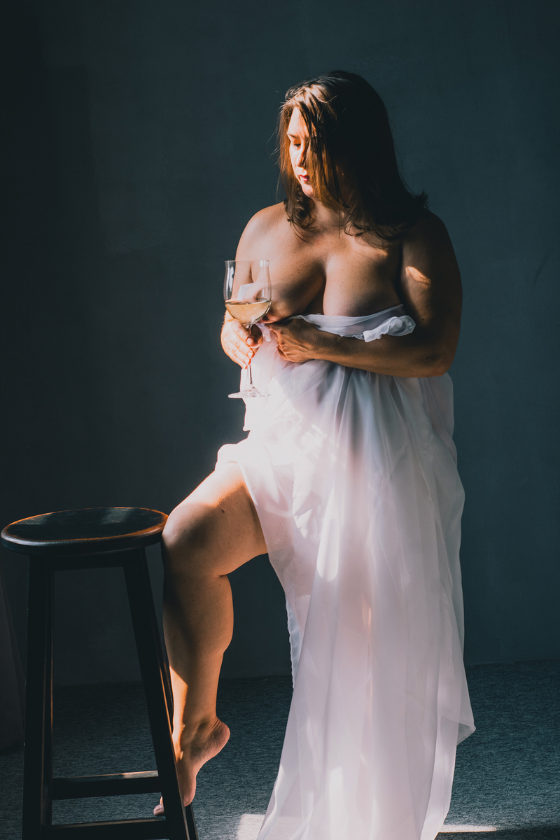 Дівчина і вино4