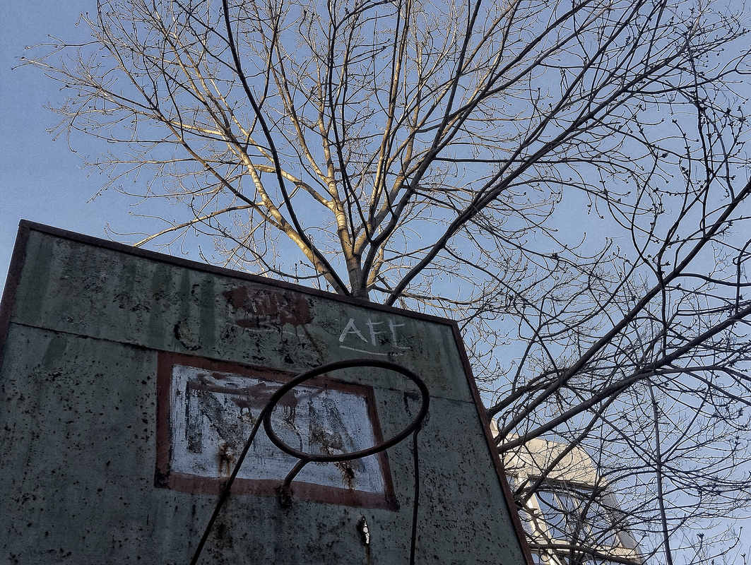 Закинутий спортмайданчик