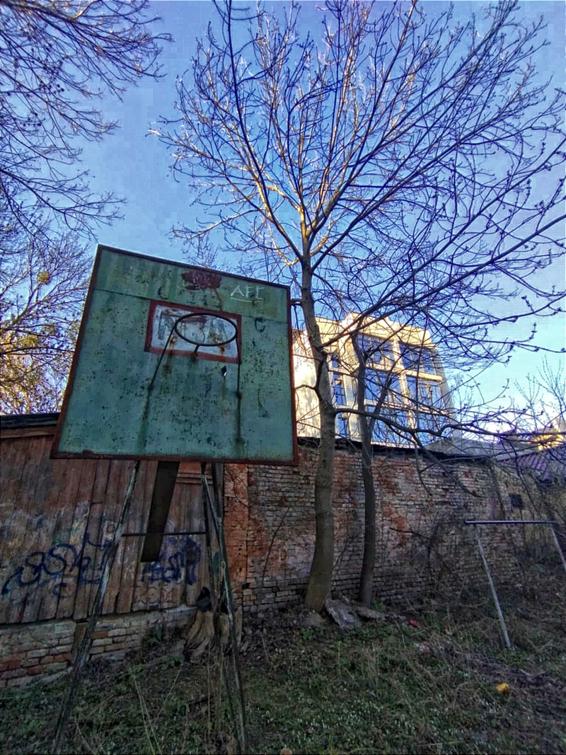 Закинутий спортмайданчик 