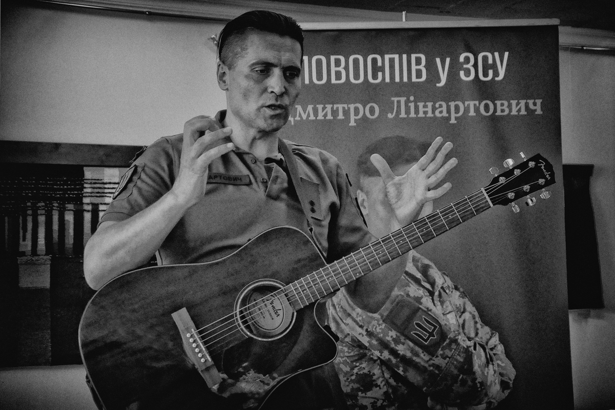 Актор і військовий ЗСУ  Дмитро Лінартович
