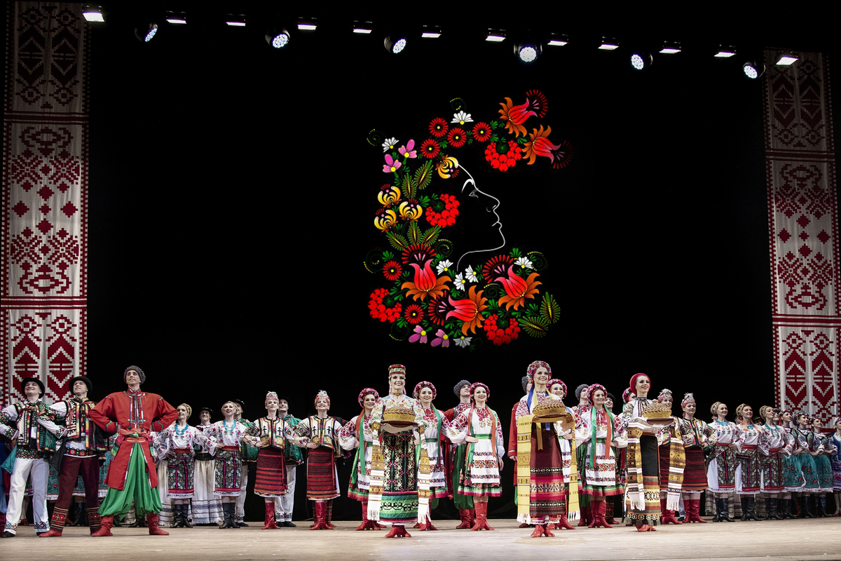 001 Ансамбль танца Украины имени Павла Вирского