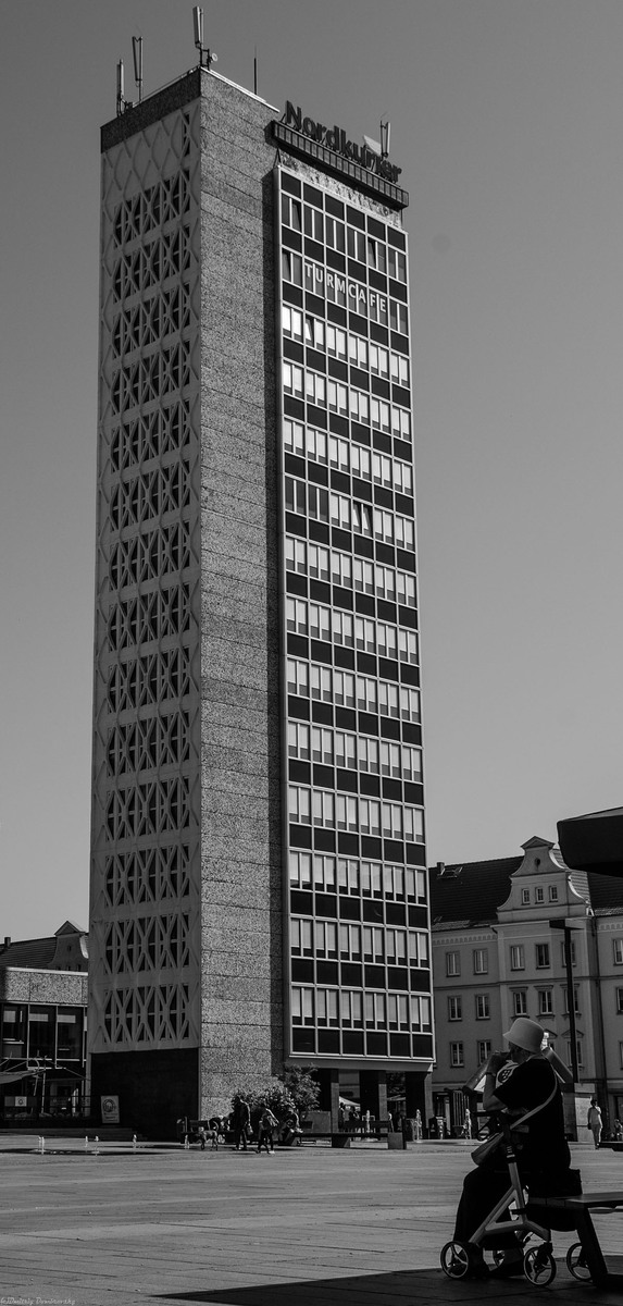 Життя пройшло..