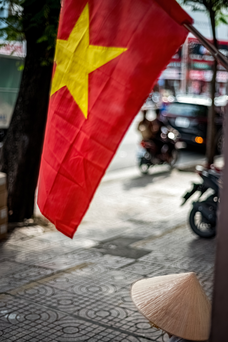 Vietnam national flag and nón lá