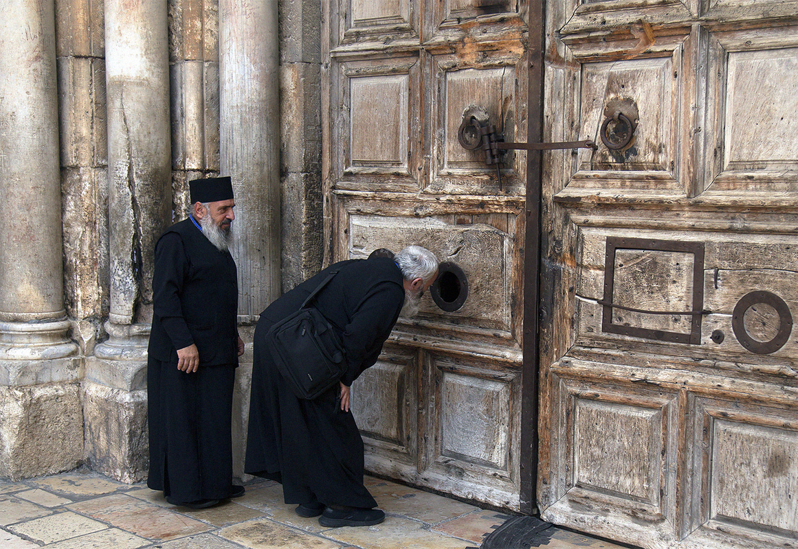 Look at whoever l'm looking at.