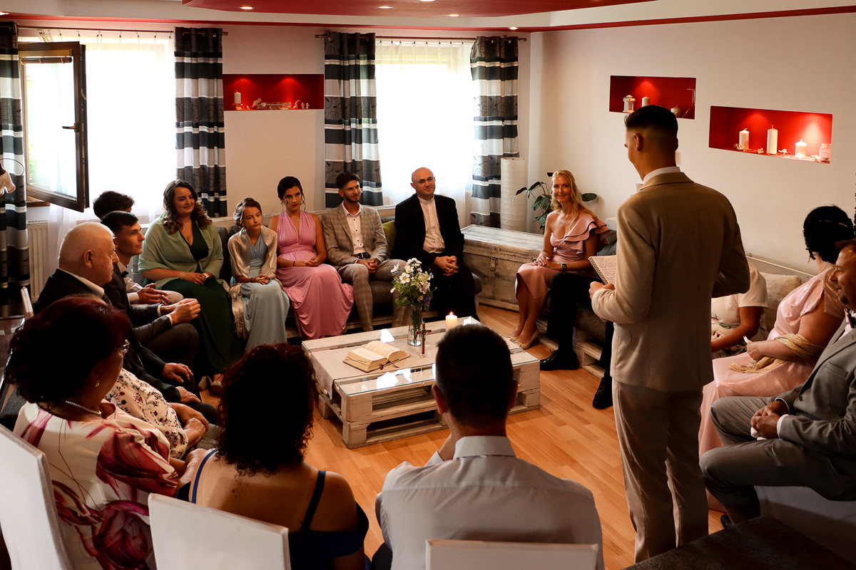 Prípravy na svadbu veľkej, milujúcej rodiny