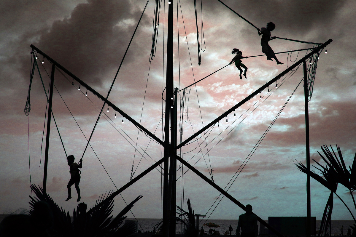 Юні акробати