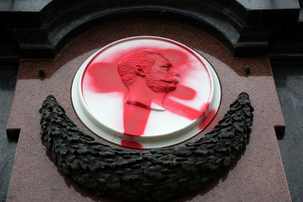 Image of Russian Emperor Alexander II in red paint