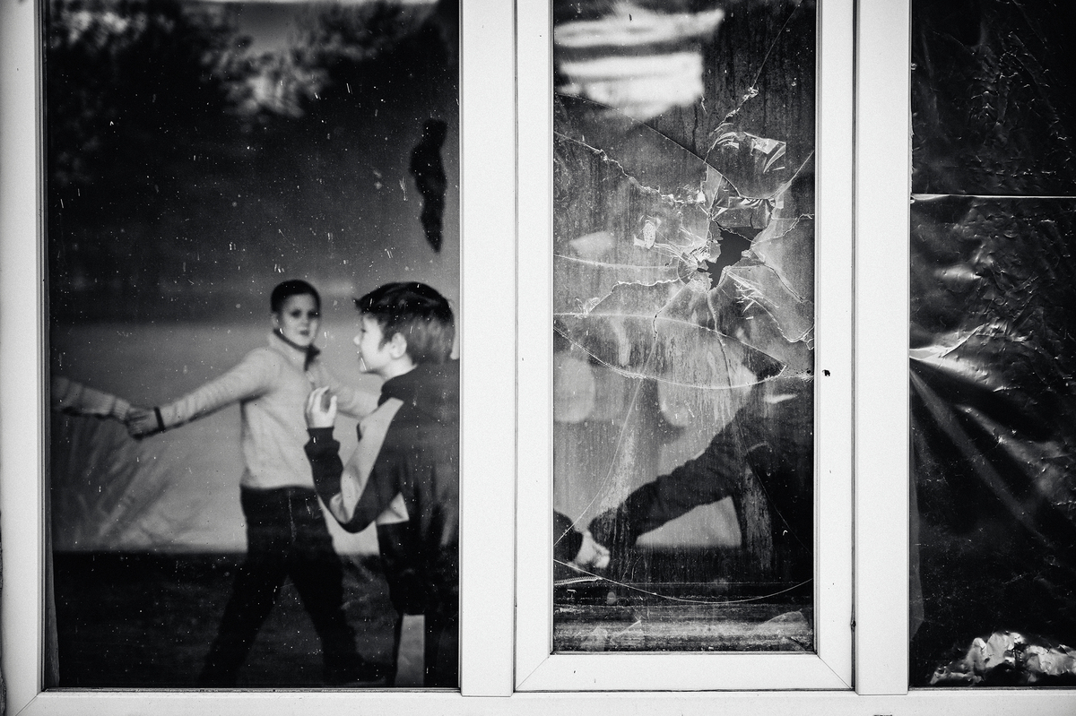 Гра крізь скло