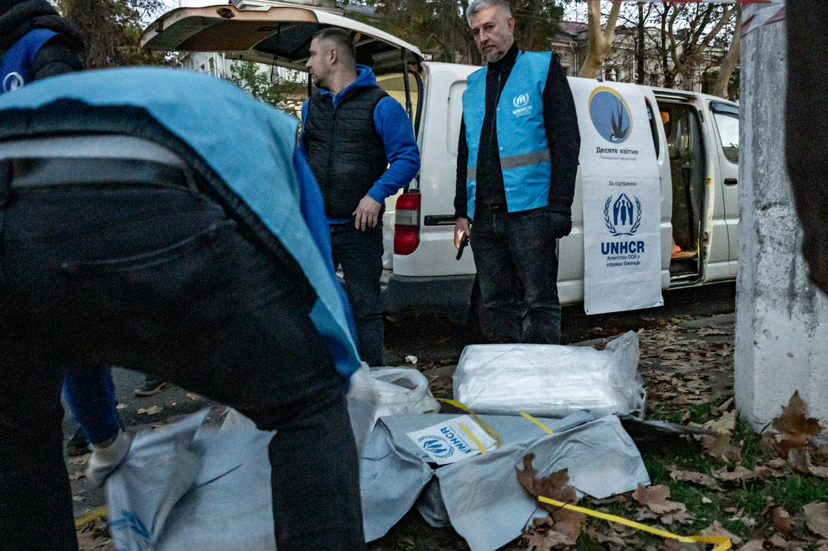 Розвантаження допомоги