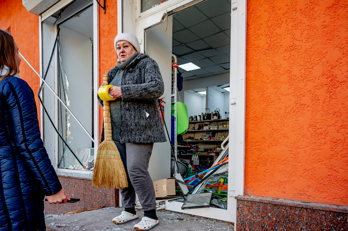 Готуючись прибирати