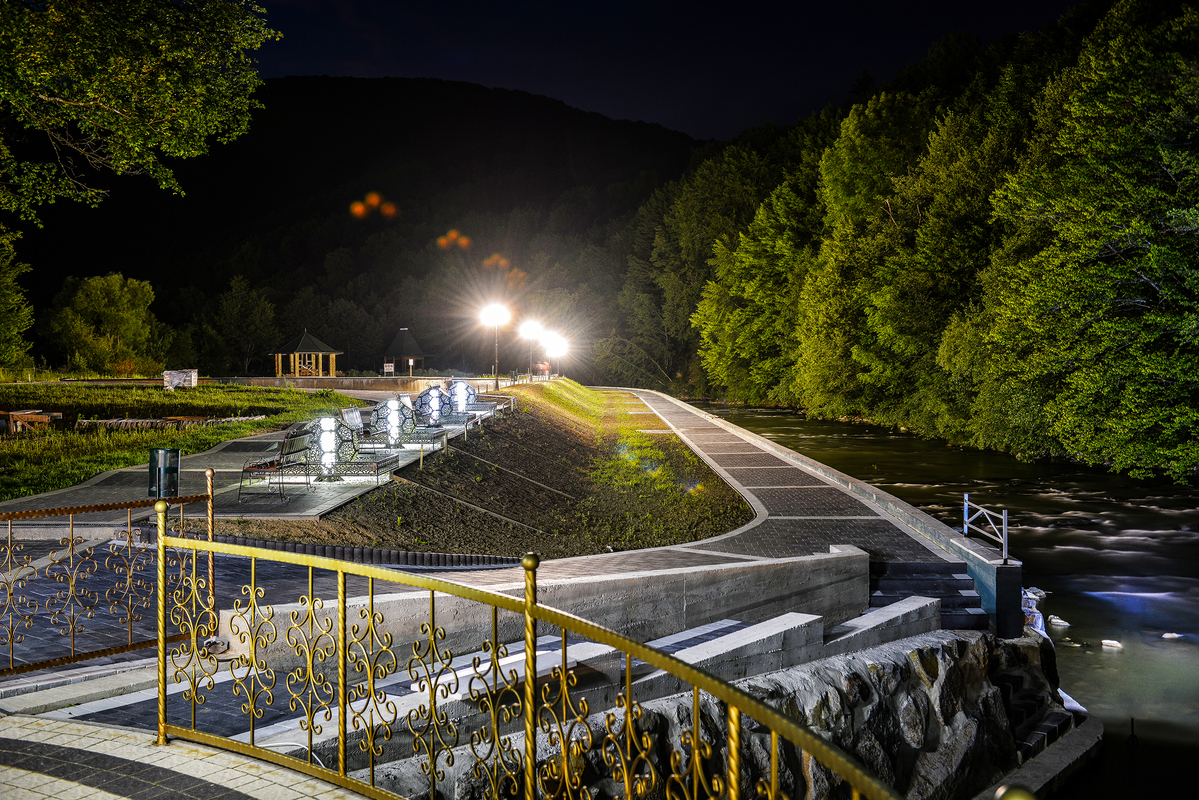 On the banks of the Pynia River.