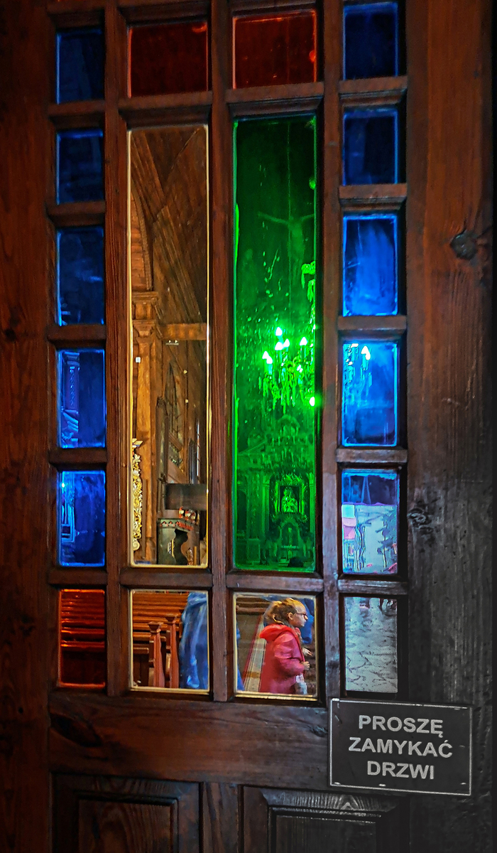 Please close the doors to the temple.