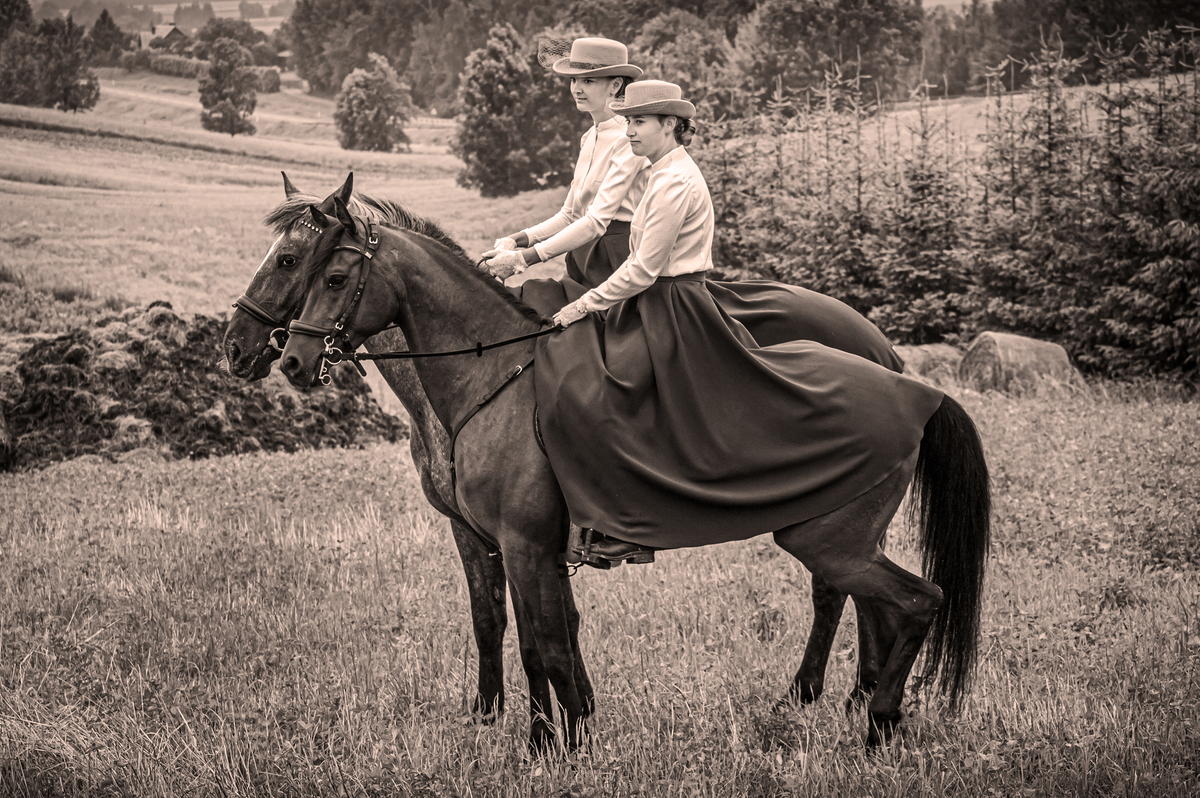 Horsewomen