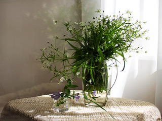 У світлій кімнаті