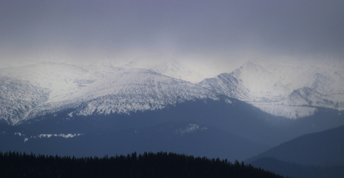 Snow storm in the mountains