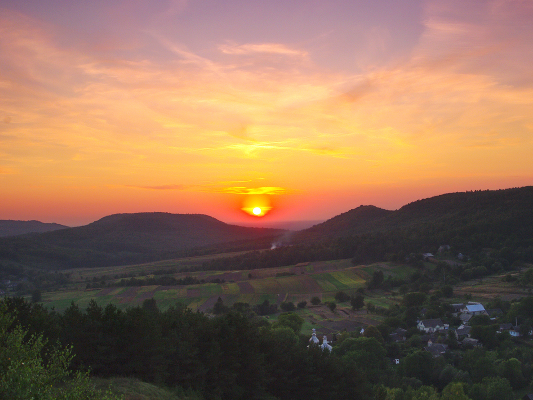Захід... /Над Жолобами/