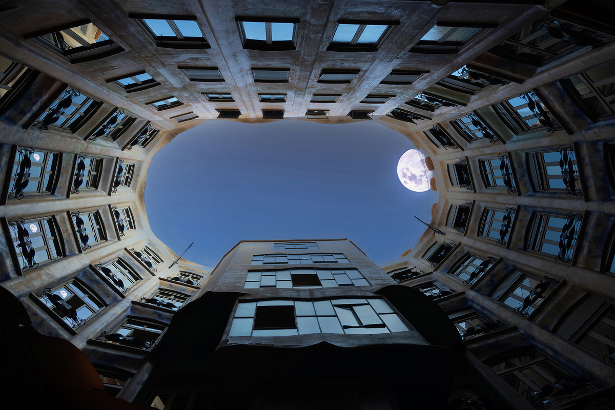 Коли місяць зазірає у вікна