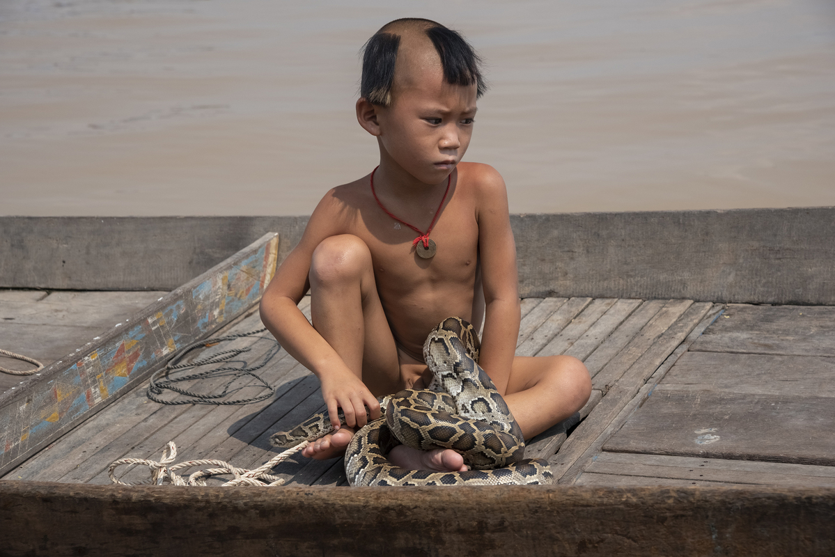 Хлопчик із змією.