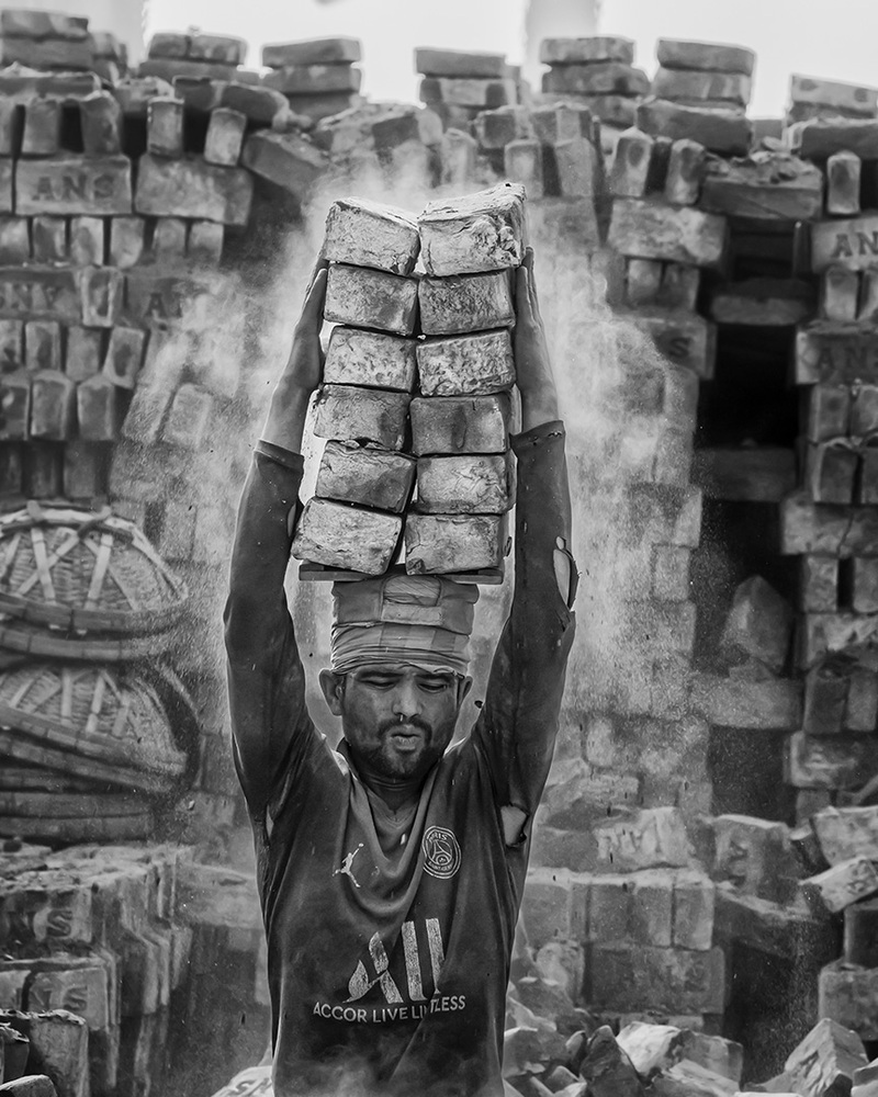 Bricks Work in Dusty Environment 9329