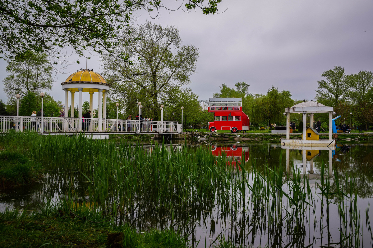 Червоний автобус 