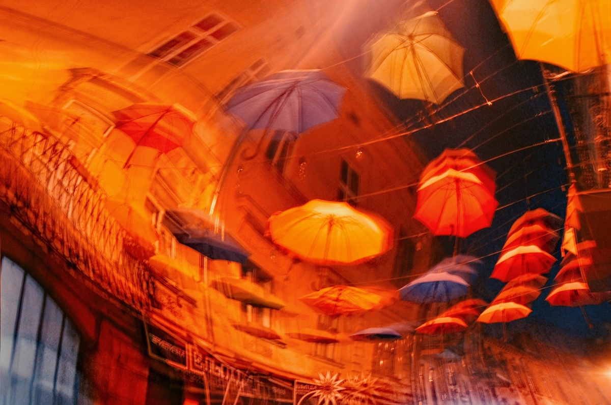 Що роблять парасолі у ночі