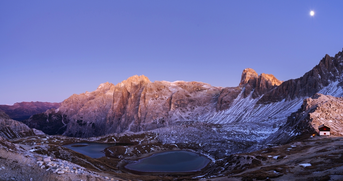 під світлом місяця