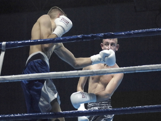 Бій під контролем.