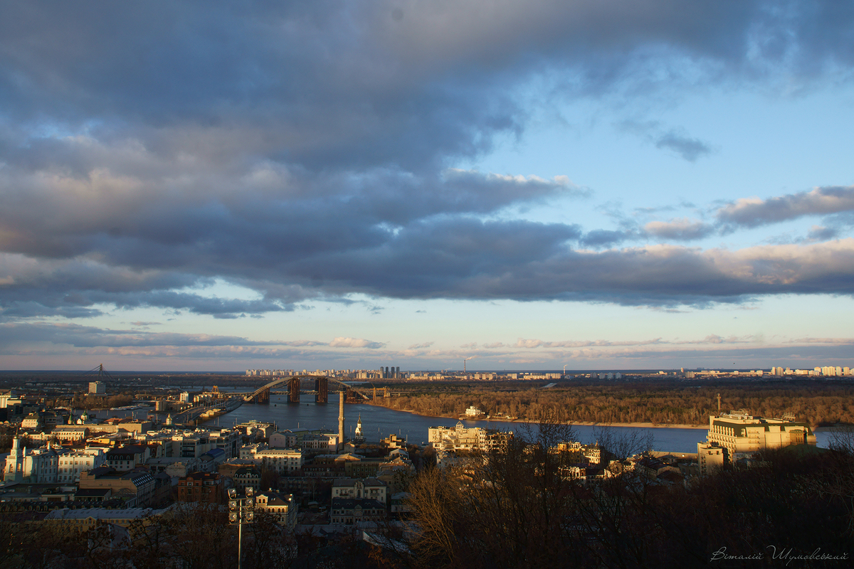 Тече Дніпро по Україні