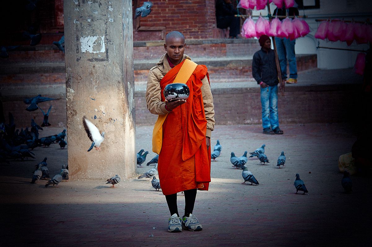 Буддийский монах на площади Катманду
