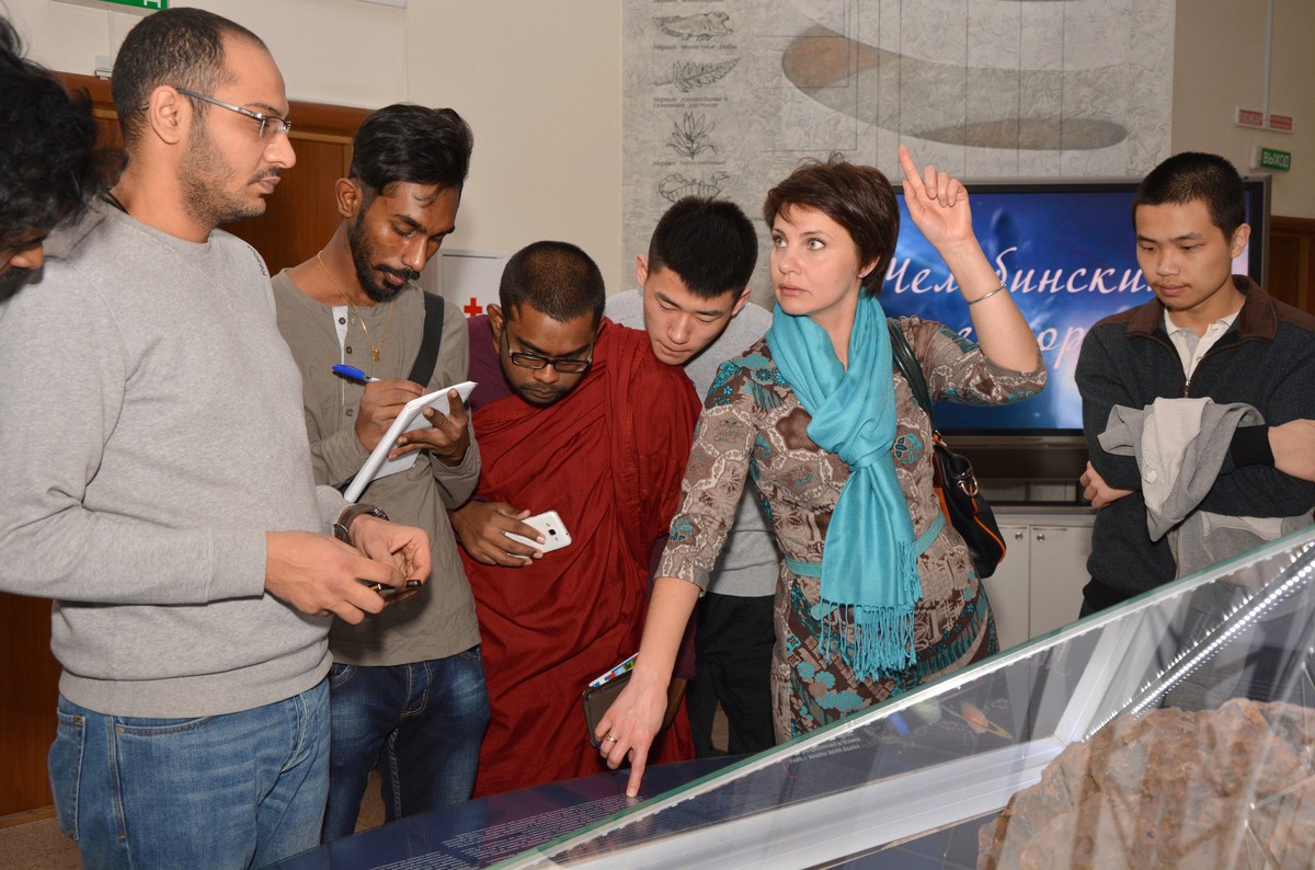 Я поведу тебя в музей...