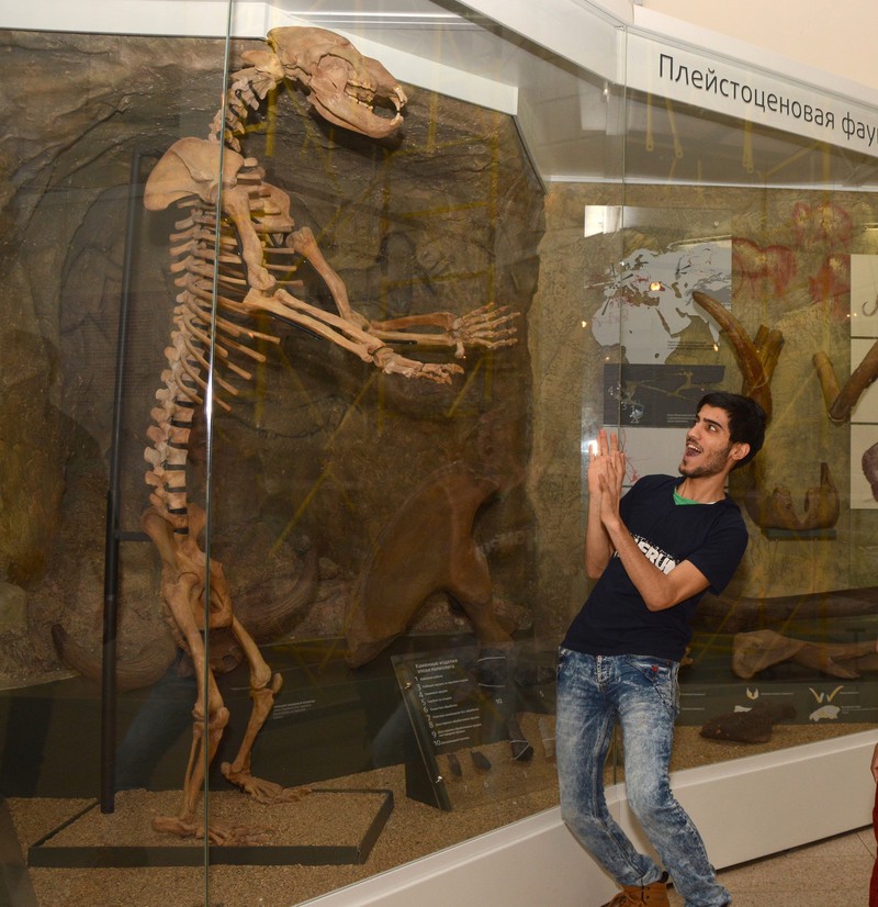 Я поведу тебя в музей...