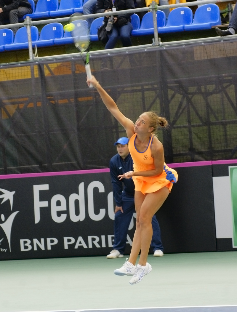 Мощная подача Кати Бондаренко